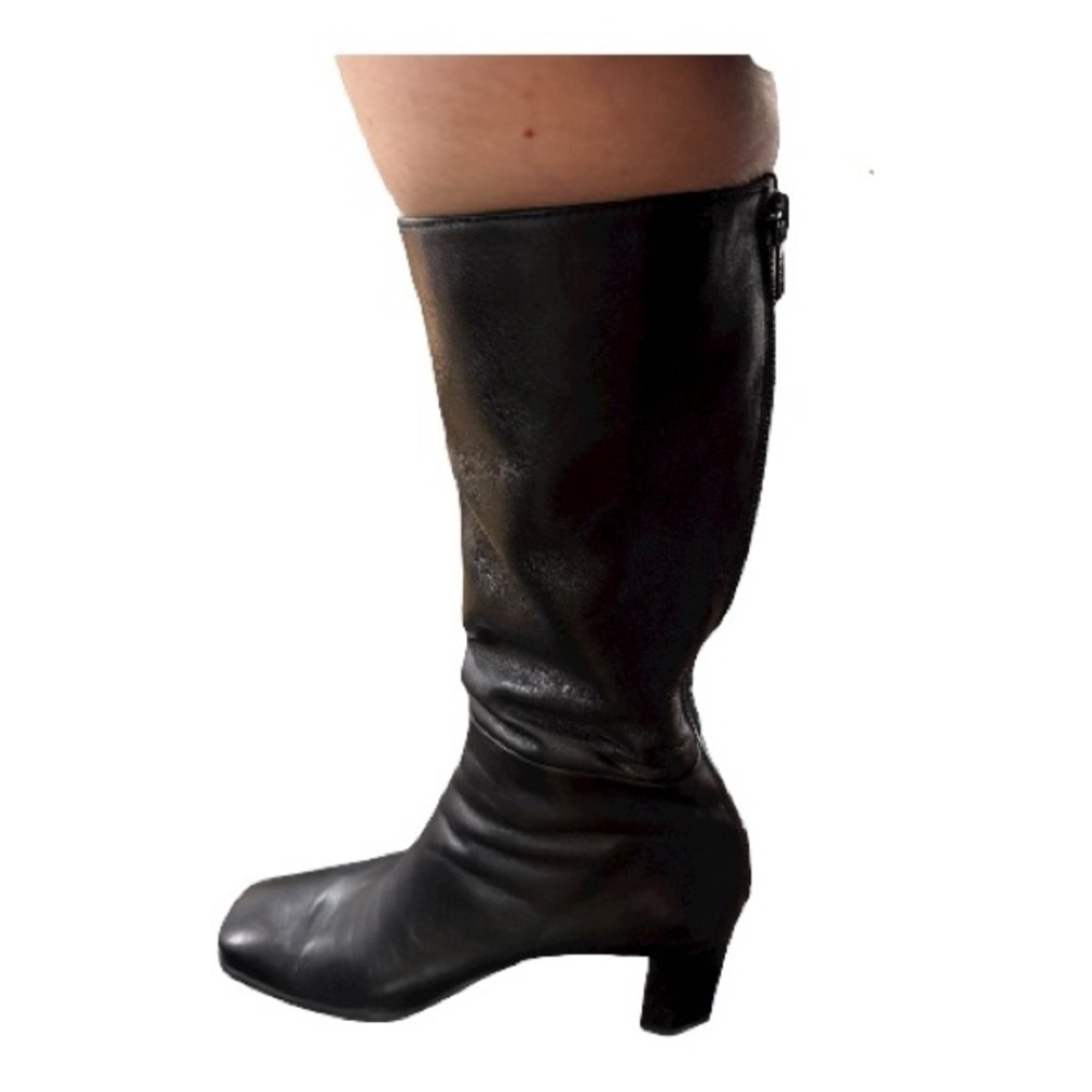 STUART WEITZMAN very soft black leather boots, size 8 - Picture 10 of 12